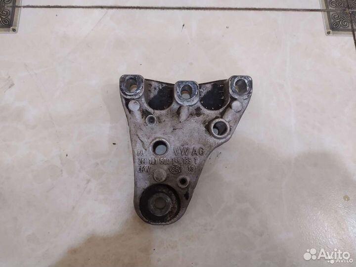 Кронштейн двигателя передний правый Skoda Rapid