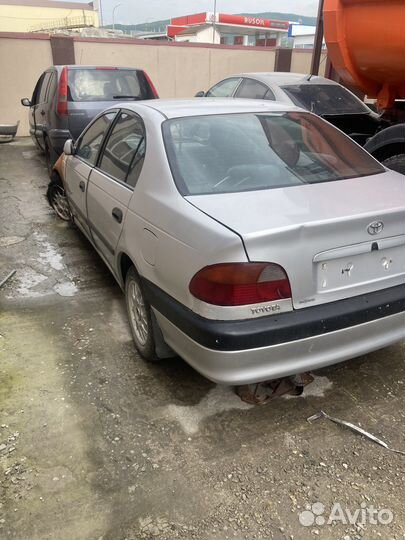 Toyota avensis в разбор 2001 год