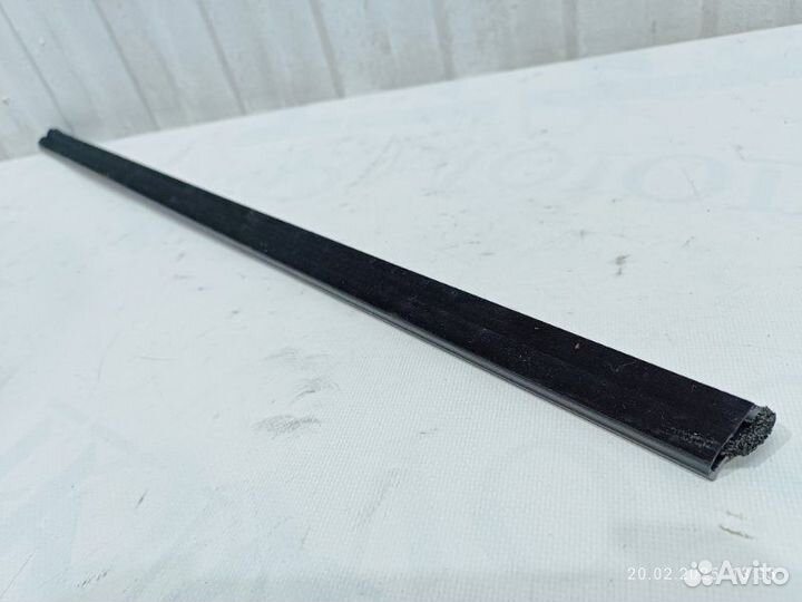 Уплотнитель стекла двери задний левый Kia Seltos