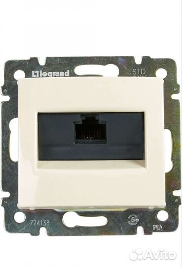 Розетка компьютерная Legrand Valena RJ45