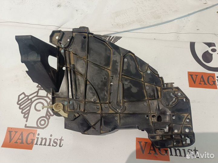 Кронштейн фары передний правый Vw Touareg GP 3.6