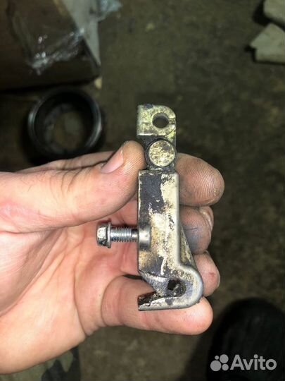 Honda CBR954RR Fireblade защелка сиденья