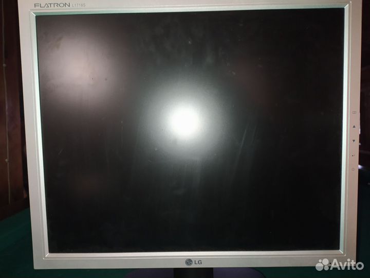 Монитор Lg Flatron L1718s