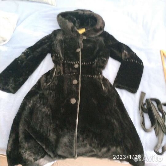 Шуба мутоновая с капюшоном