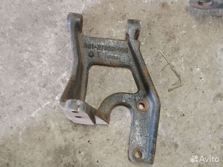 Кронштейн Мерседес R 01-21099-000