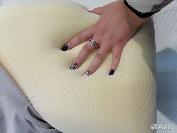 Подушка обнимашка из супер мягкой пены памяти