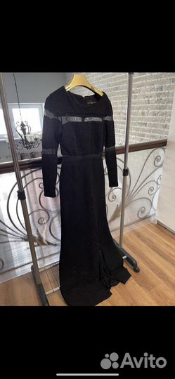 Вечернее черное платье в пол