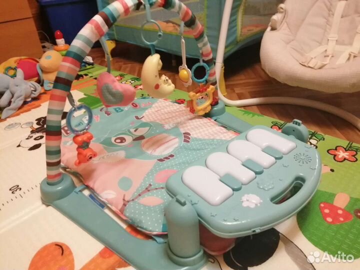Развивающий коврик с пианино+качели бесплатно