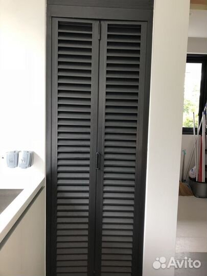 Жалюзийные фасады в нишу на заказ