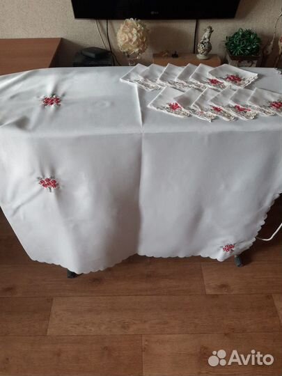 Скатерть с салфетками новая