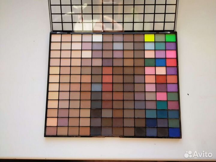 Матовые тени для век 144 Makeup Revolution