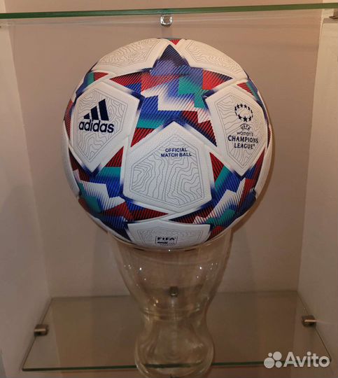 Футбольный мяч nike и adidas