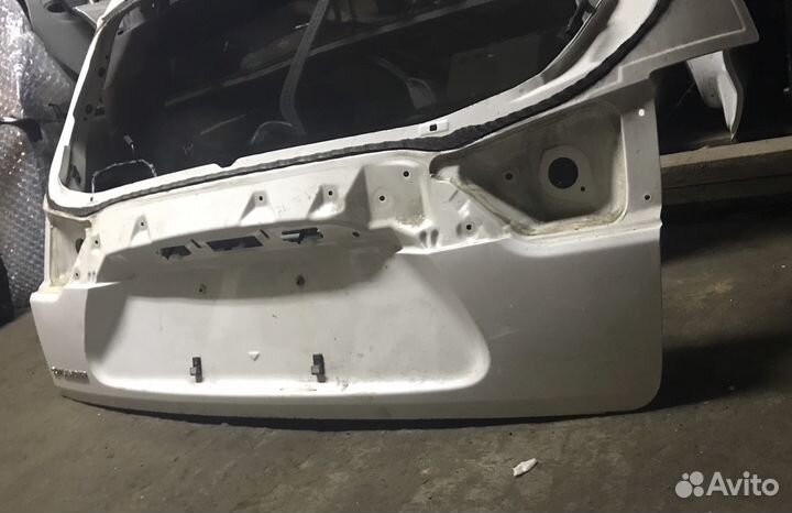 Mitsubishi Outlander XL дверь багажника