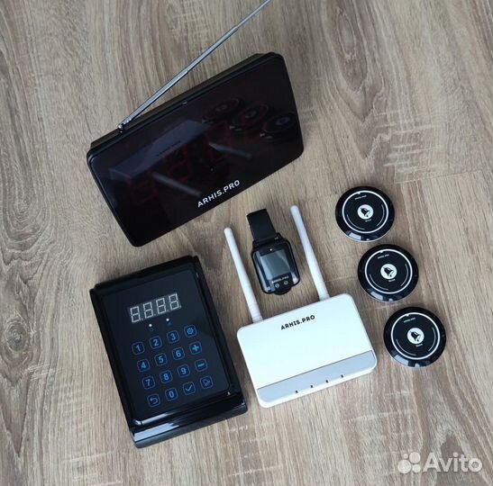 Система вызова: кнопка вызова официанта с часами