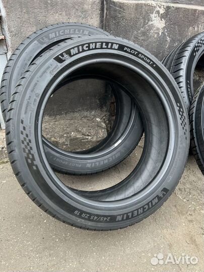 Michelin Pilot Sport 5 245/45 R19 и 275/40 R19 105Y