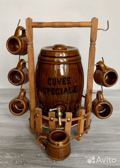 Бочонок с рюмками на подставке