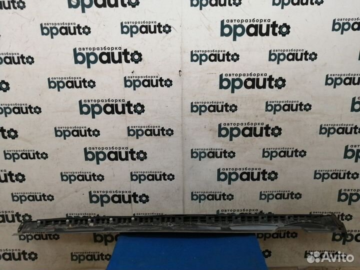 Накладка порога правая 3C8 853 856 E Volkswagen