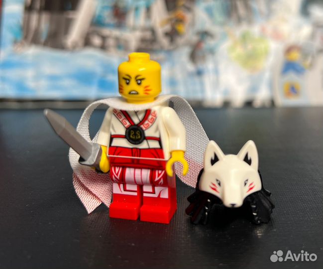 Фигурка lego akita из набора 70678