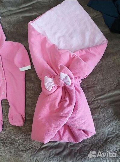 Комплект на выписку для девочки и одеяло