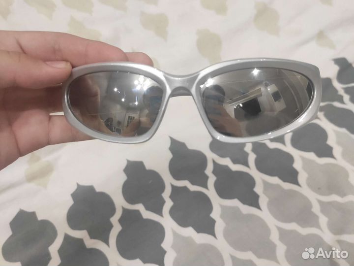 Очки солнцезащитные