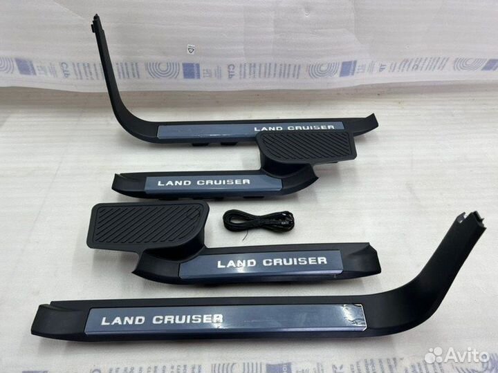 Накладки порогов салона Toyota Land Cruiser 200