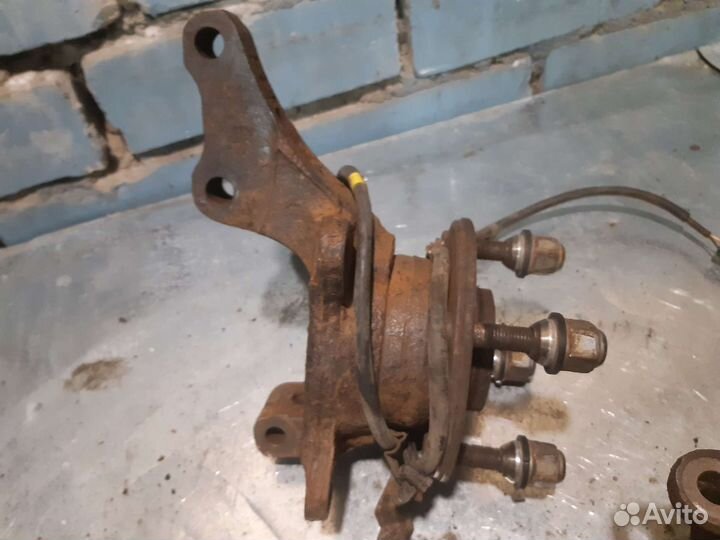 Кулак mitsubishi lancer 9 4G18 1.6