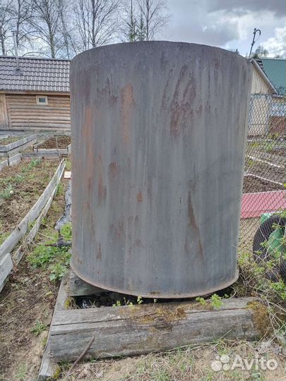 Водяная бочка металлическая