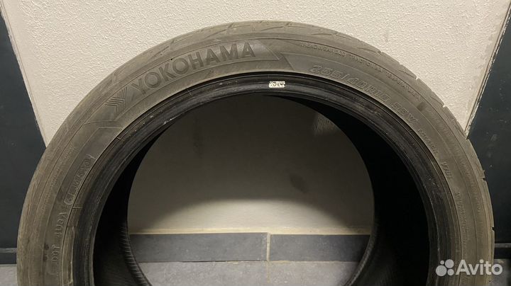 Yokohama Advan Fleva V701 255/40 R18