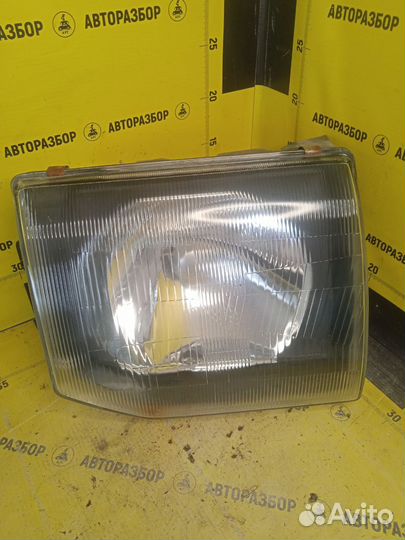 Фара правая Mitsubishi pajero 2.8
