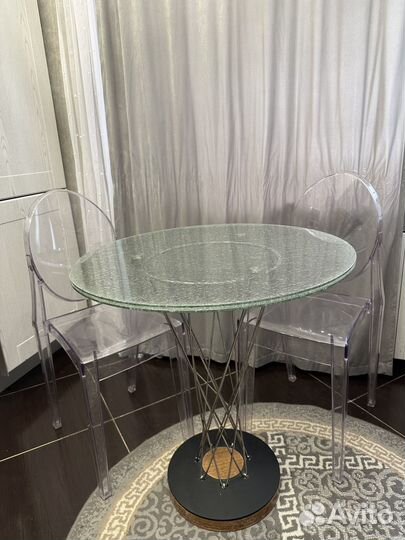 Стол и два стула для маленькой кухни, балкона