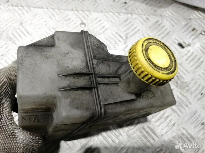 Расширительный бачок Nissan Note E11, Tiida C11