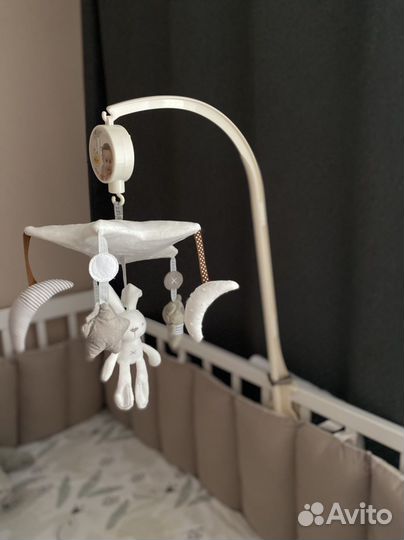 Музыкальный мобиль в детскую кроватку и игрушка