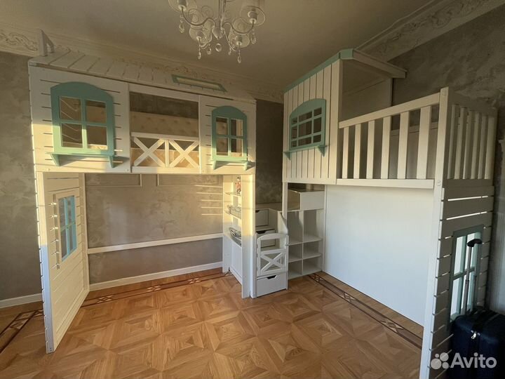 Детская двухярусная кровать домик