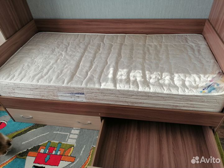 Детская кровать с ящиками и матрасом