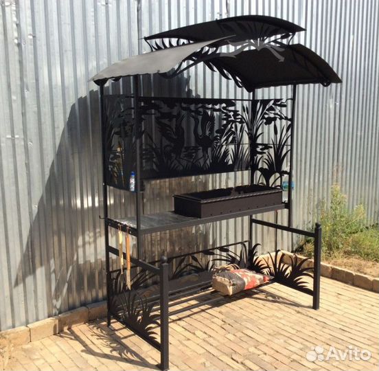 Кованый мангал с крышей