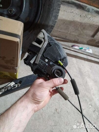 Стекло задней левой двери камри 40