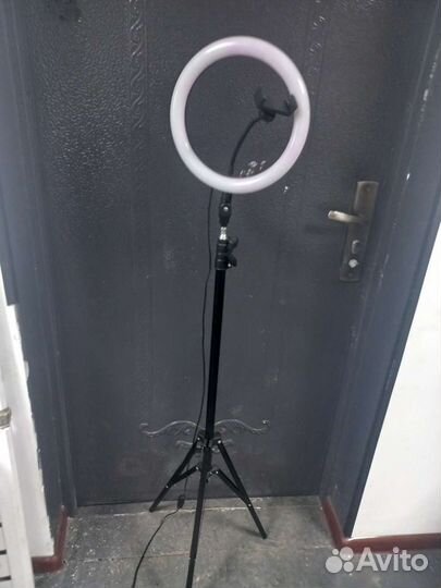 Кольцевая лампа со штативом