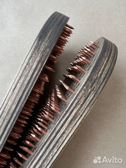 Доска садху с медными гвоздями на магнитах