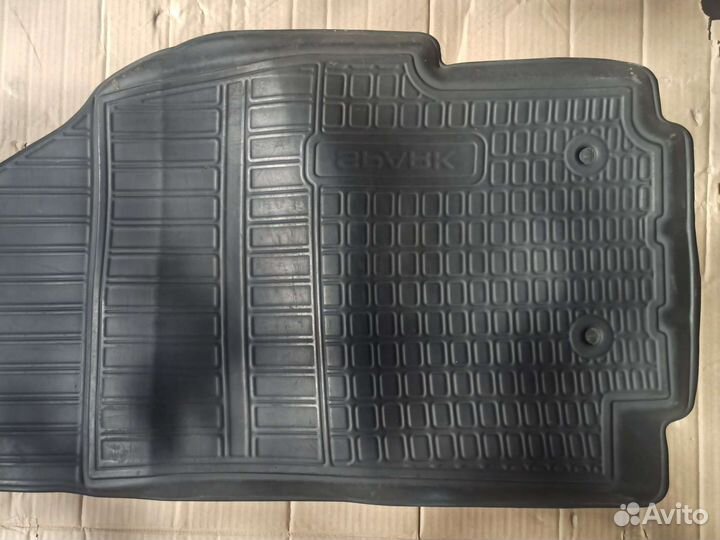Автомобильные коврики резиновые