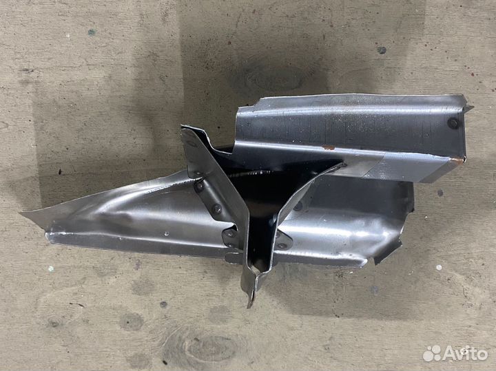 Поддомкратник задний Ваз 2101-07 правый в сборе