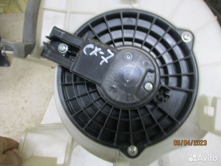 Моторчик печки Мазда сх-7