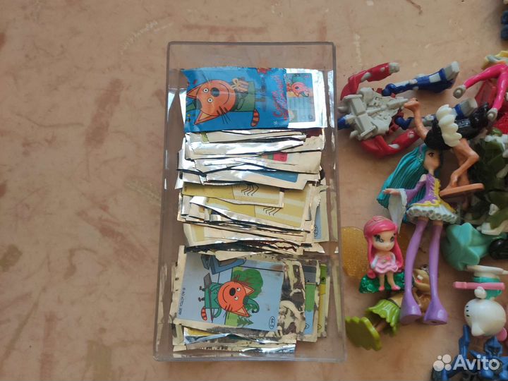 Игрушки киндер, скрепы одним лотом
