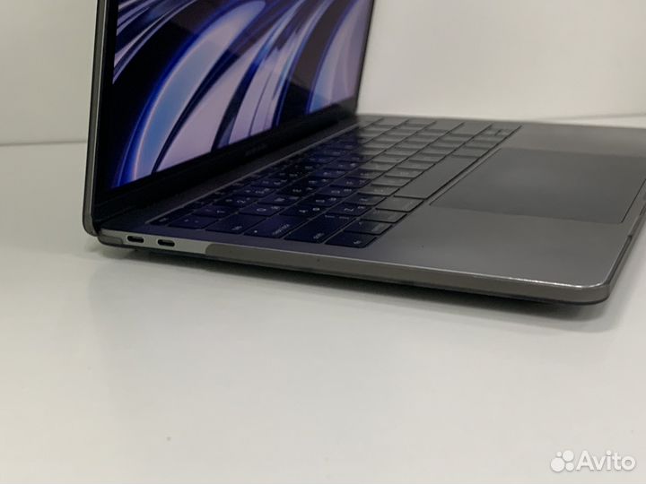 Apple macbook pro 13 2017 8Gb 128Gb