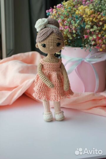 Кукла ручной работы вязаная