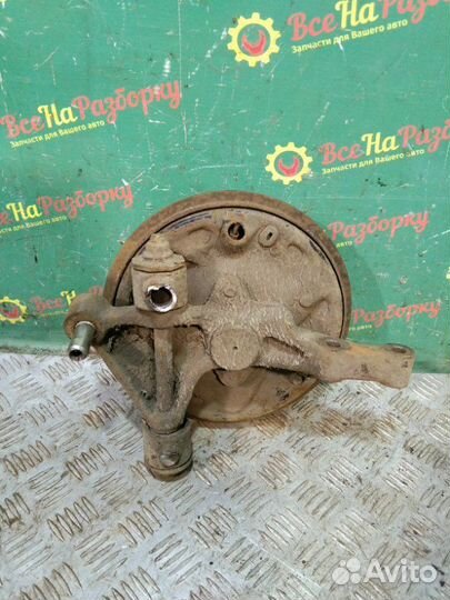 Кулак задний правый Kia Spectra седан