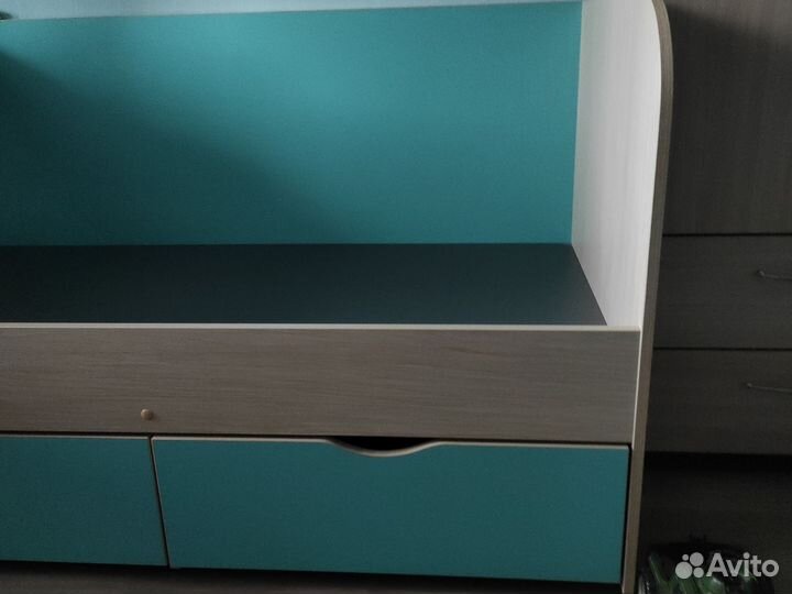 Детская кровать с двумя выдвижными ящиками