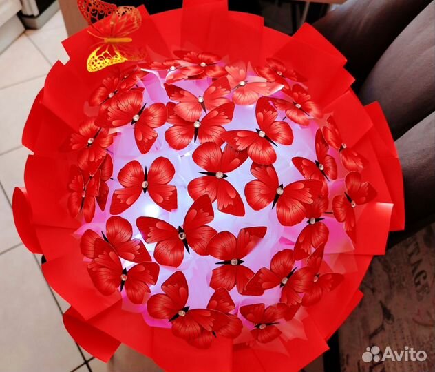 Светящиеся букеты из бабочек в наличии