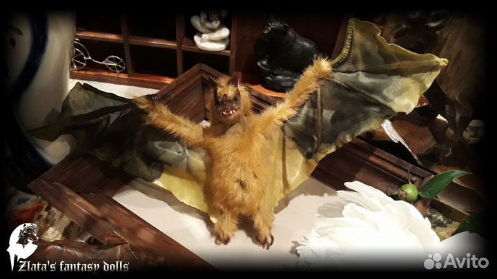 Рыжая летучая мышь вампир подвижная скульптура