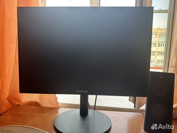Монитор Samsung 21.5 B2240