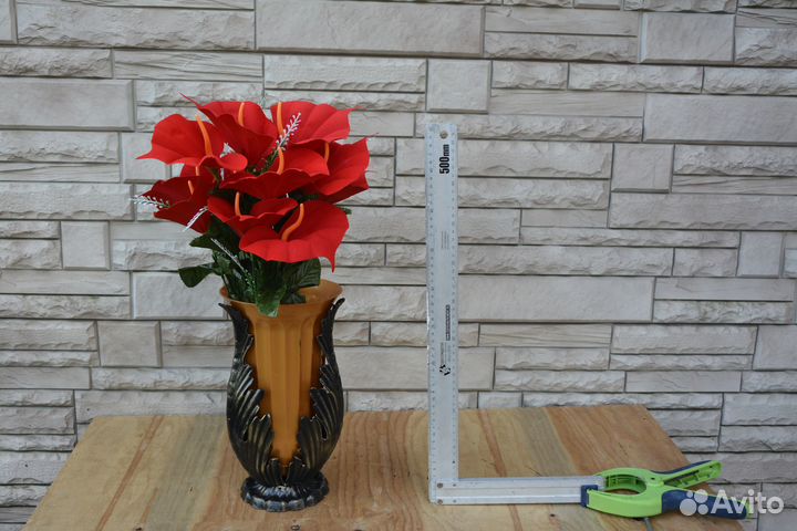 Ваза под цветы на кладбище